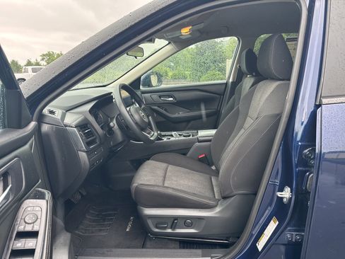 Used 2024 Nissan Rogue SV AWD/4WD image 17