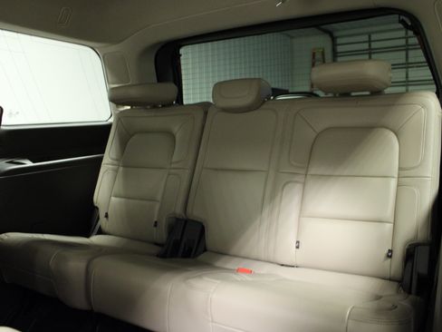 Used 2024 Lincoln Navigator Reserve AWD/4WD image 14