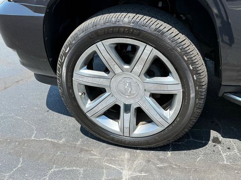 Used 2010 Cadillac Escalade Luxury AWD/4WD image 26