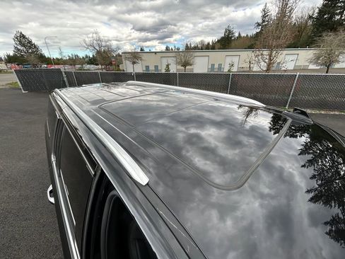 Used 2024 GMC Yukon XL Denali w/ Advanced Technology Package AWD/4WD image 28