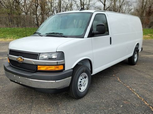 New 2025 Chevrolet Express 2500 Work Van w/ Driver Convenience Package image 5