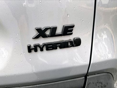 Used 2022 Toyota RAV4 XLE image 9