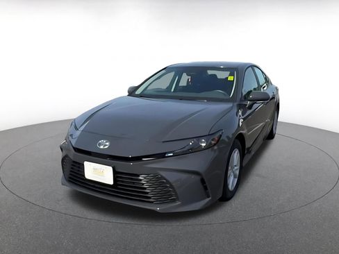 Used 2025 Toyota Camry LE image 7