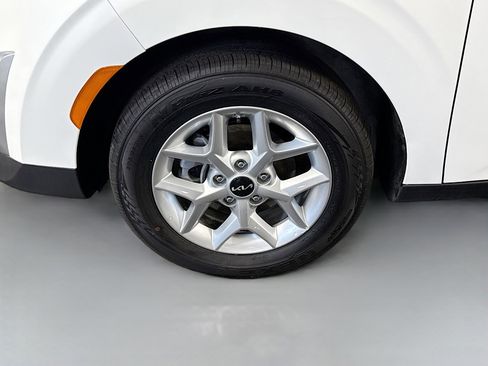 Used 2025 Kia Soul LX w/ LX Technology Package FWD image 37