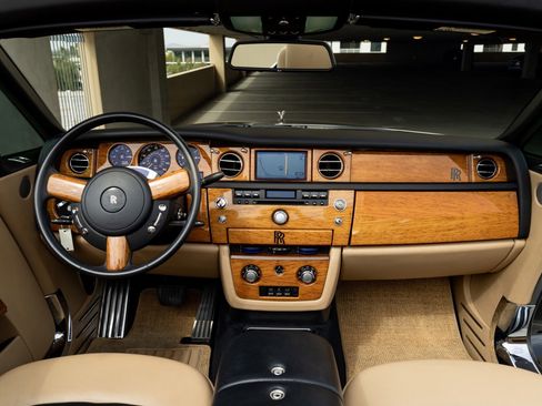 Used 2009 Rolls-Royce Phantom Drophead Coupe image 21