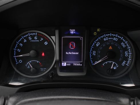 Used 2021 Toyota Tacoma TRD Off-Road w/ TRD Premium Off Road Package AWD/4WD image 9