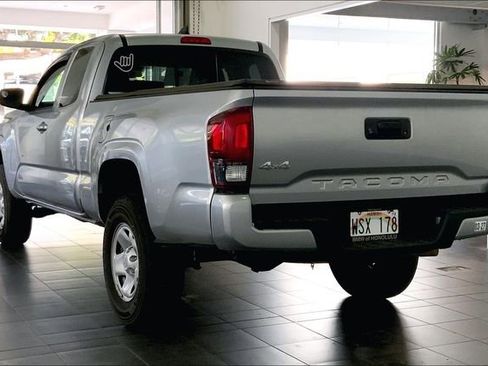 Used 2023 Toyota Tacoma SR5 AWD/4WD image 5