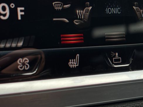 Used 2018 BMW 740i image 3