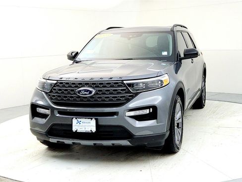 Used 2023 Ford Explorer XLT w/ Equipment Group 202A image 2