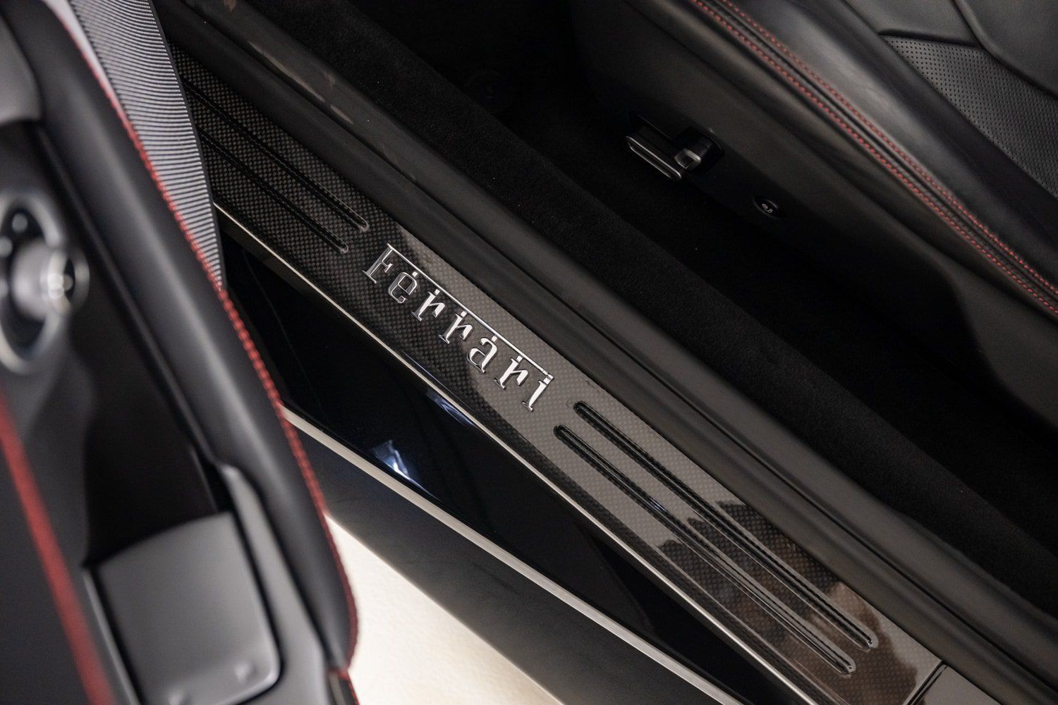 Used 2019 Ferrari Portofino RWD image 44