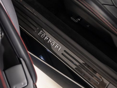 Used 2019 Ferrari Portofino RWD image 44