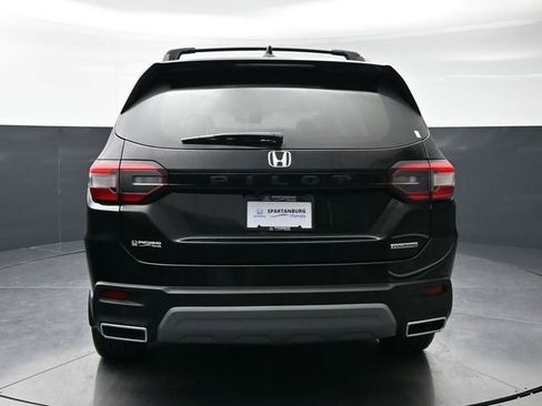 Used 2023 Honda Pilot Touring image 6