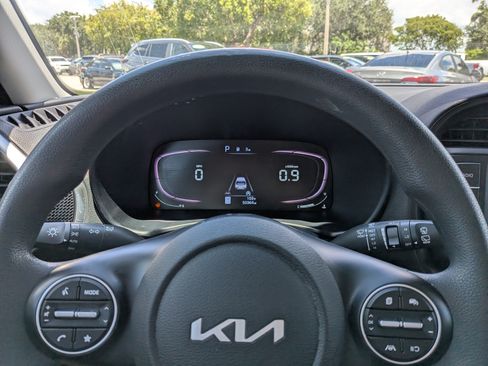 Used 2023 Kia Soul LX FWD image 25
