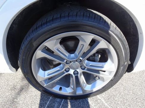 Used 2015 Audi Q3 2.0T Prestige w/ Prestige Package image 34