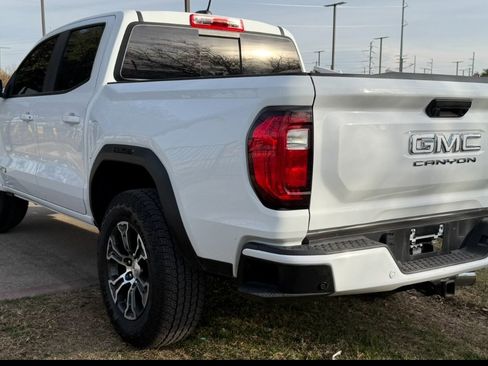 Used 2025 GMC Canyon AT4 w/ AT4 Premium Package image 7