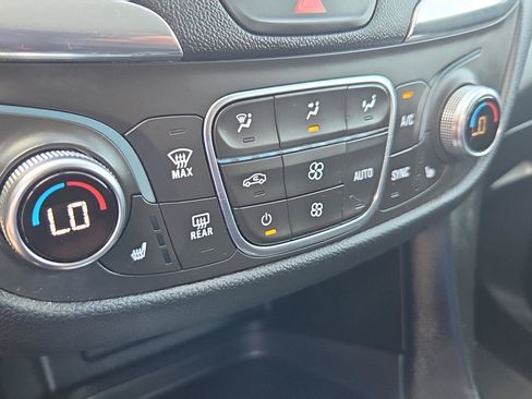 Used 2019 Chevrolet Equinox LT FWD image 11