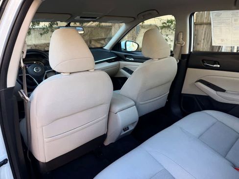 Used 2020 Nissan Altima 2.5 S FWD image 12