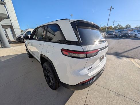 New 2025 Jeep Grand Cherokee Limited w/ Black Appearance Package image 6