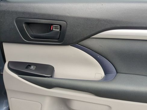 Used 2019 Toyota Highlander LE image 24