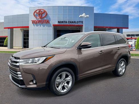 Used 2019 Toyota Highlander Limited FWD image 3