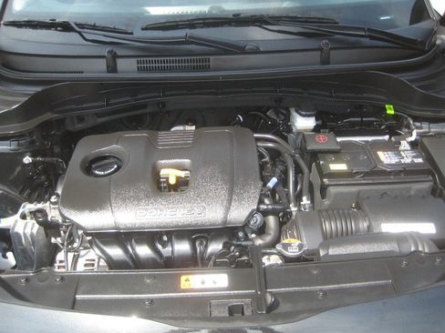 Used 2025 Kia Soul LX w/ LX Technology Package FWD image 12