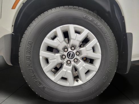 Used 2022 Nissan Frontier SV w/ Technology Package AWD/4WD image 3