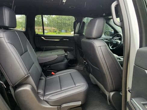 Used 2025 GMC Acadia Elevation w/ Elevation Premium Package FWD image 12