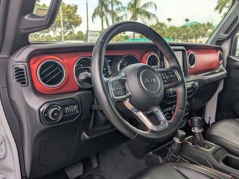 Used 2021 Jeep Wrangler Unlimited Rubicon AWD/4WD image 10