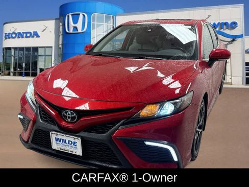 Used 2022 Toyota Camry SE image 4