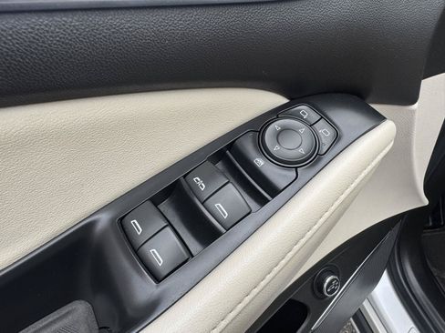 Used 2022 Buick Enclave Essence w/ Experience Buick Package FWD image 14