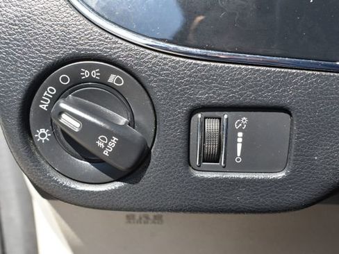 Used 2019 Dodge Grand Caravan SXT FWD image 19