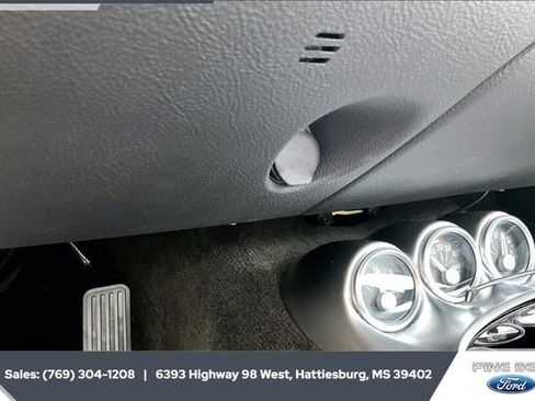 Used 2006 Chevrolet SSR w/ Preferred Equipment Group image 22