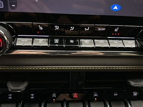 Used 2024 Chevrolet Colorado ZR2 w/ Technology Package image 25