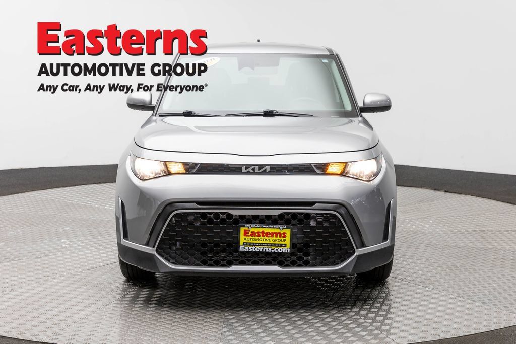 Used 2023 Kia Soul LX w/ Option Group 015 FWD image 4