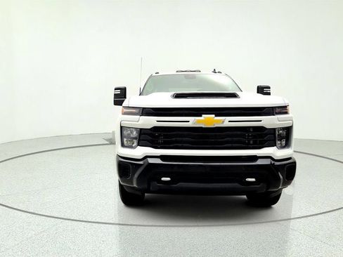 Used 2025 Chevrolet Silverado 2500 Custom w/ Custom Value Package AWD/4WD image 2