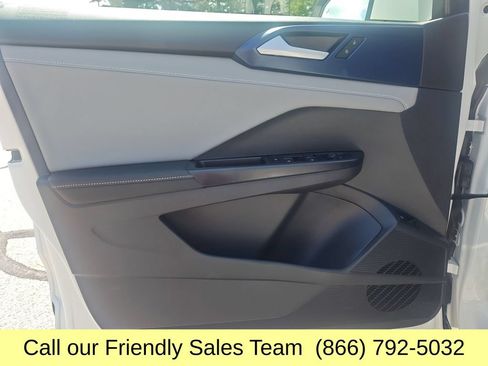 Used 2024 Volkswagen Taos SE w/ Black Wheel Plus Package AWD/4WD image 12