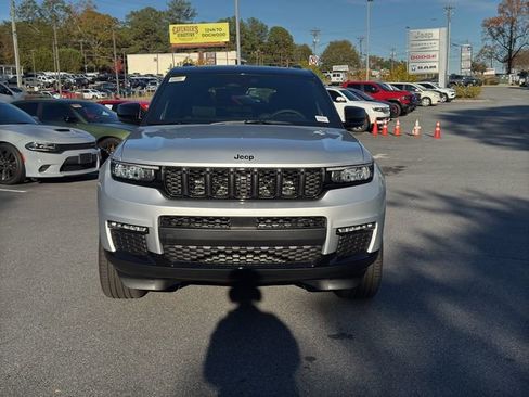 New 2025 Jeep Grand Cherokee L Limited w/ Trailer Tow Package AWD/4WD image 18