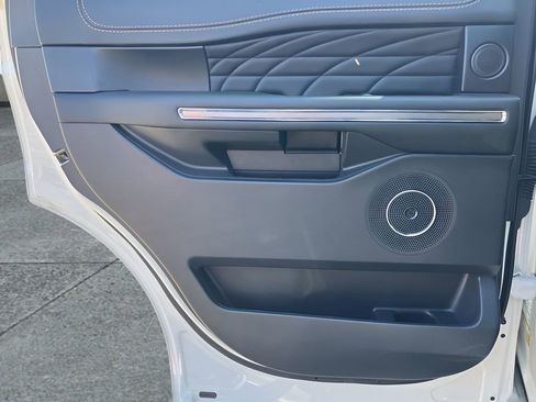 Used 2023 Ford Expedition Platinum image 49
