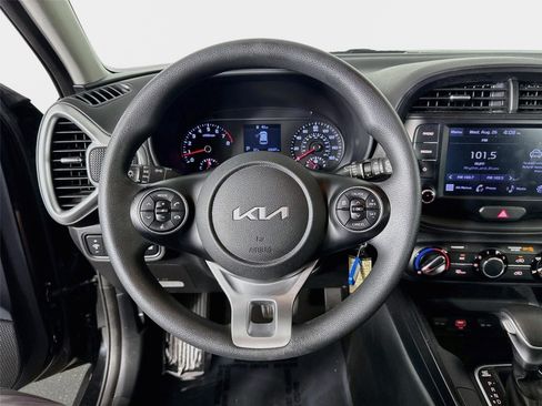Certified 2022 Kia Soul LX FWD image 12
