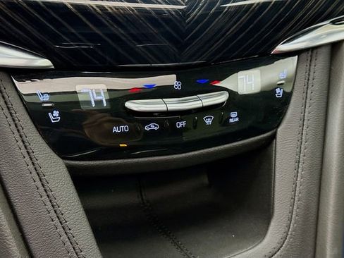 Used 2025 Cadillac XT6 Premium Luxury w/ Technology Package FWD image 18