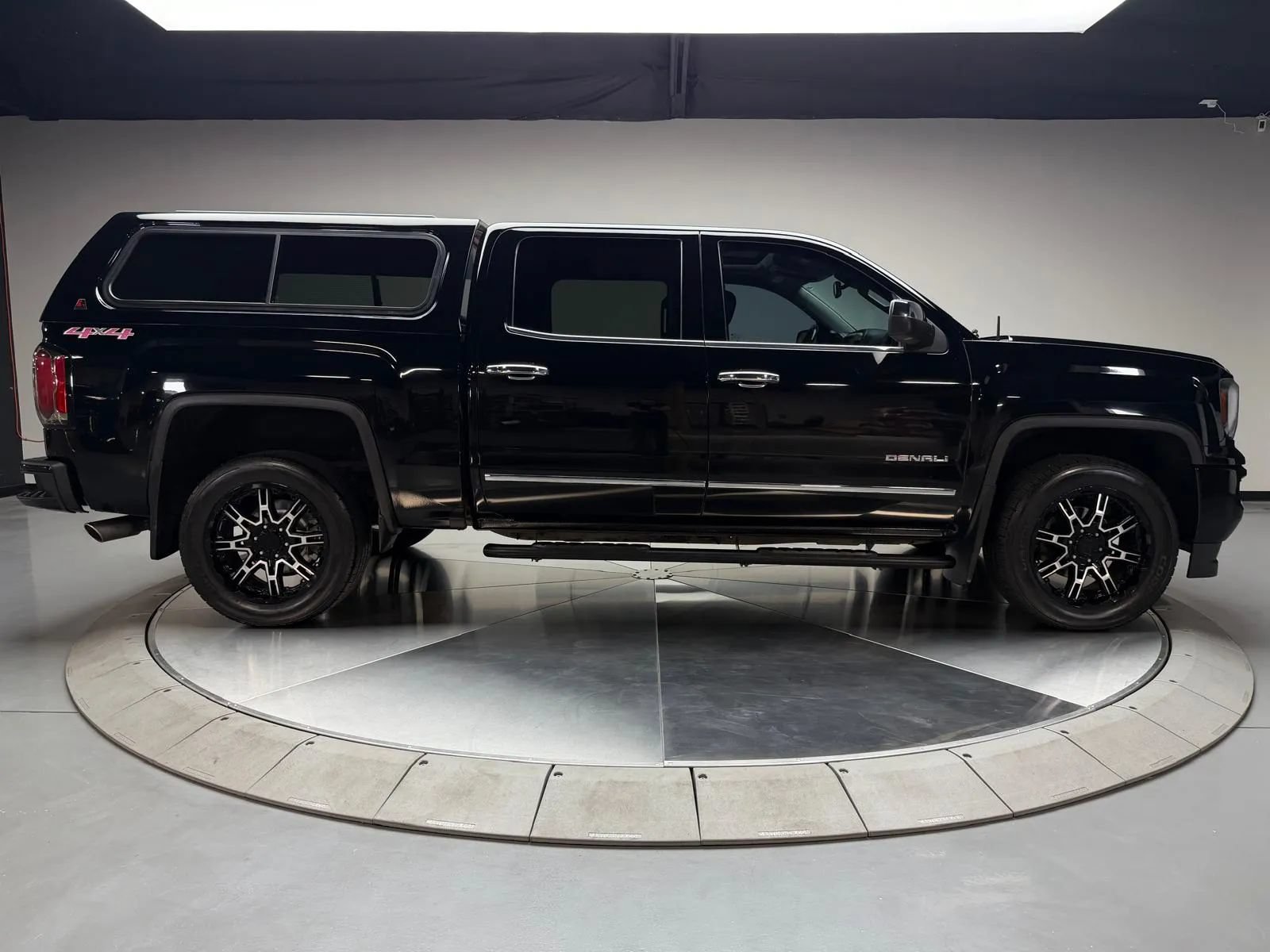 Used 2018 GMC Sierra 1500 Denali AWD/4WD image 6
