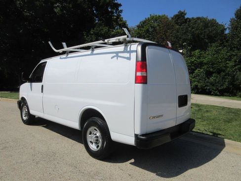 Used 2019 Chevrolet Express 2500 w/ Driver Convenience Package RWD image 32