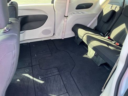 Used 2022 Chrysler Voyager LX FWD image 22