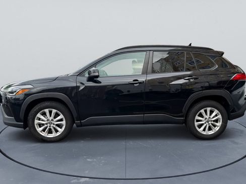 Used 2023 Toyota Corolla Cross LE image 2