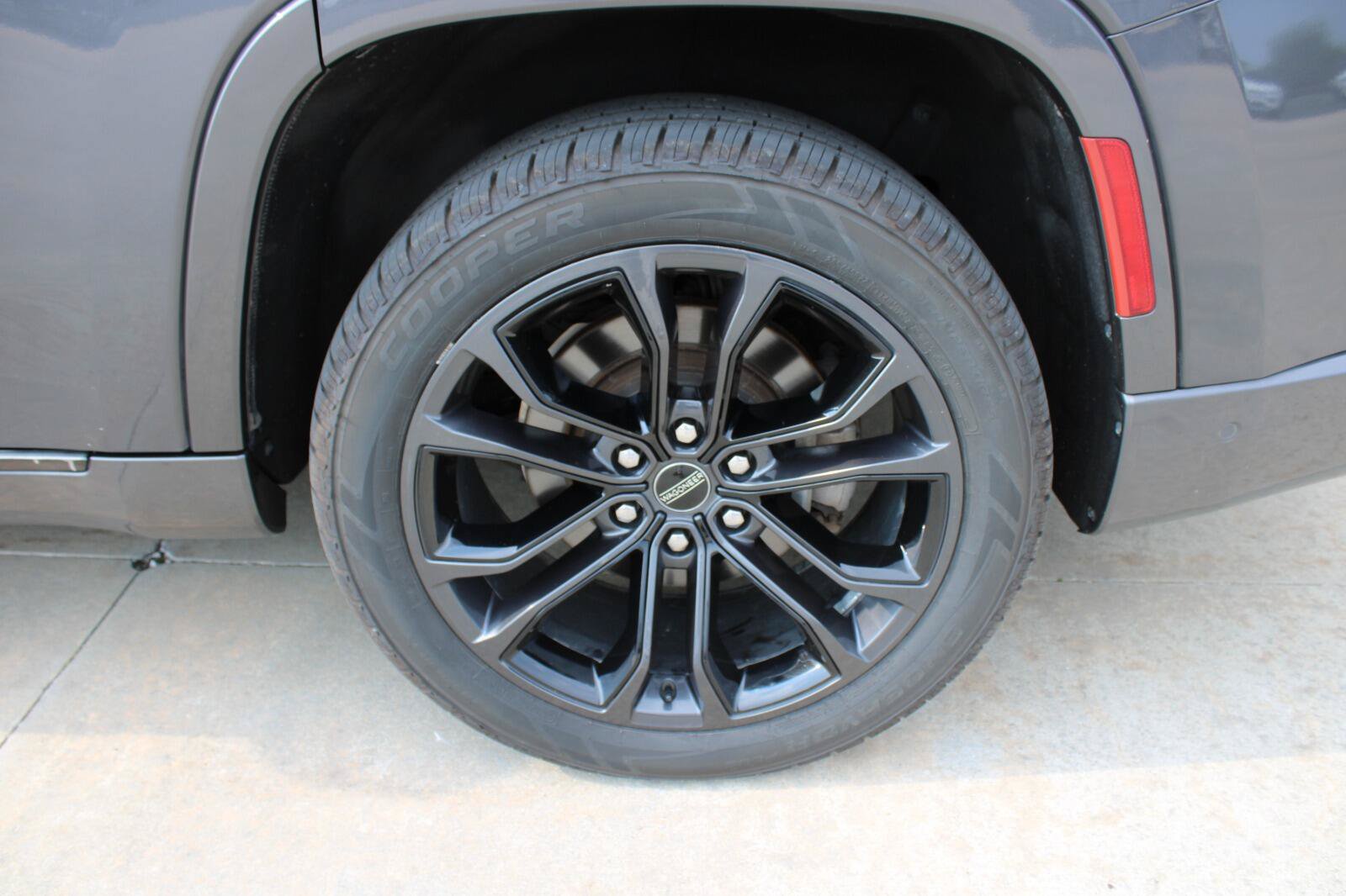 Certified 2022 Jeep Grand Wagoneer Series II AWD/4WD image 10