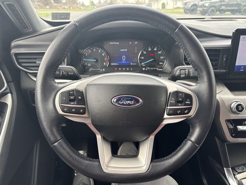Used 2022 Ford Explorer XLT w/ Equipment Group 202A AWD/4WD image 24