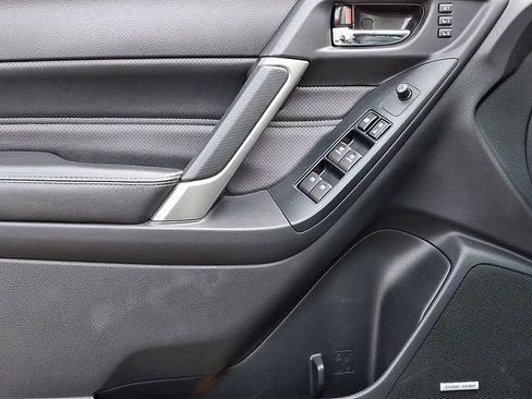 Used 2017 Subaru Forester 2.5i Touring AWD/4WD image 12