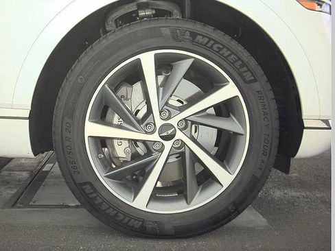 Used 2025 Genesis GV80 2.5T Select AWD/4WD image 22