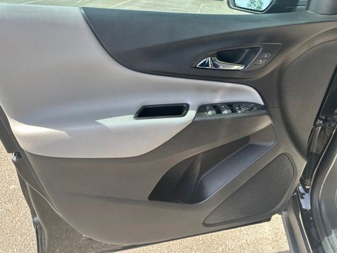 Used 2023 Chevrolet Equinox LS image 10
