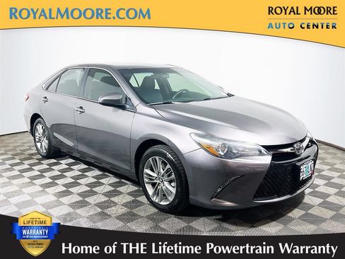 Used 2017 Toyota Camry SE FWD image 1